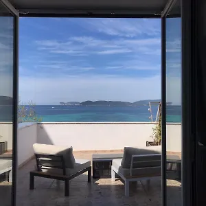 https://fronte-mare.hotelsalgherosardinia.com